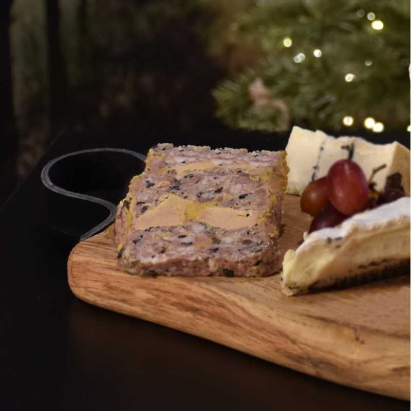 Terrine mit Foie Gras und Schwarzem Trüffel 3% Terrine mit Foie Gras und Schwarzem Trüffel 3%
