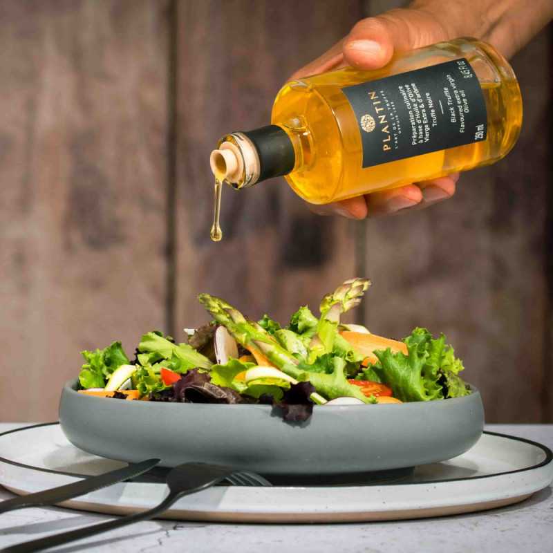 Black truffle-flavoured extra virgin olive oil