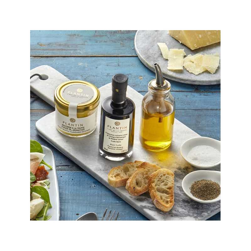 Kulinarische Spezialität auf der Basis von Balsamico-Essig aus Modena mit schwarzem Trüffelgeschmack Kulinarische Spezialität auf der Basis von Balsamico-Essig aus Modena mit schwarzem Trüffelgeschmack