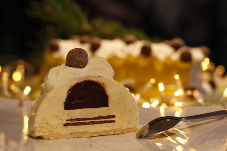 Tronchetto leggero alla vaniglia con cuore di crema spalmabile al tartufo