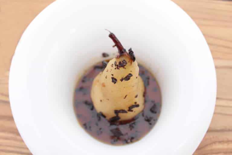 recette poire pochée à la truffe noire