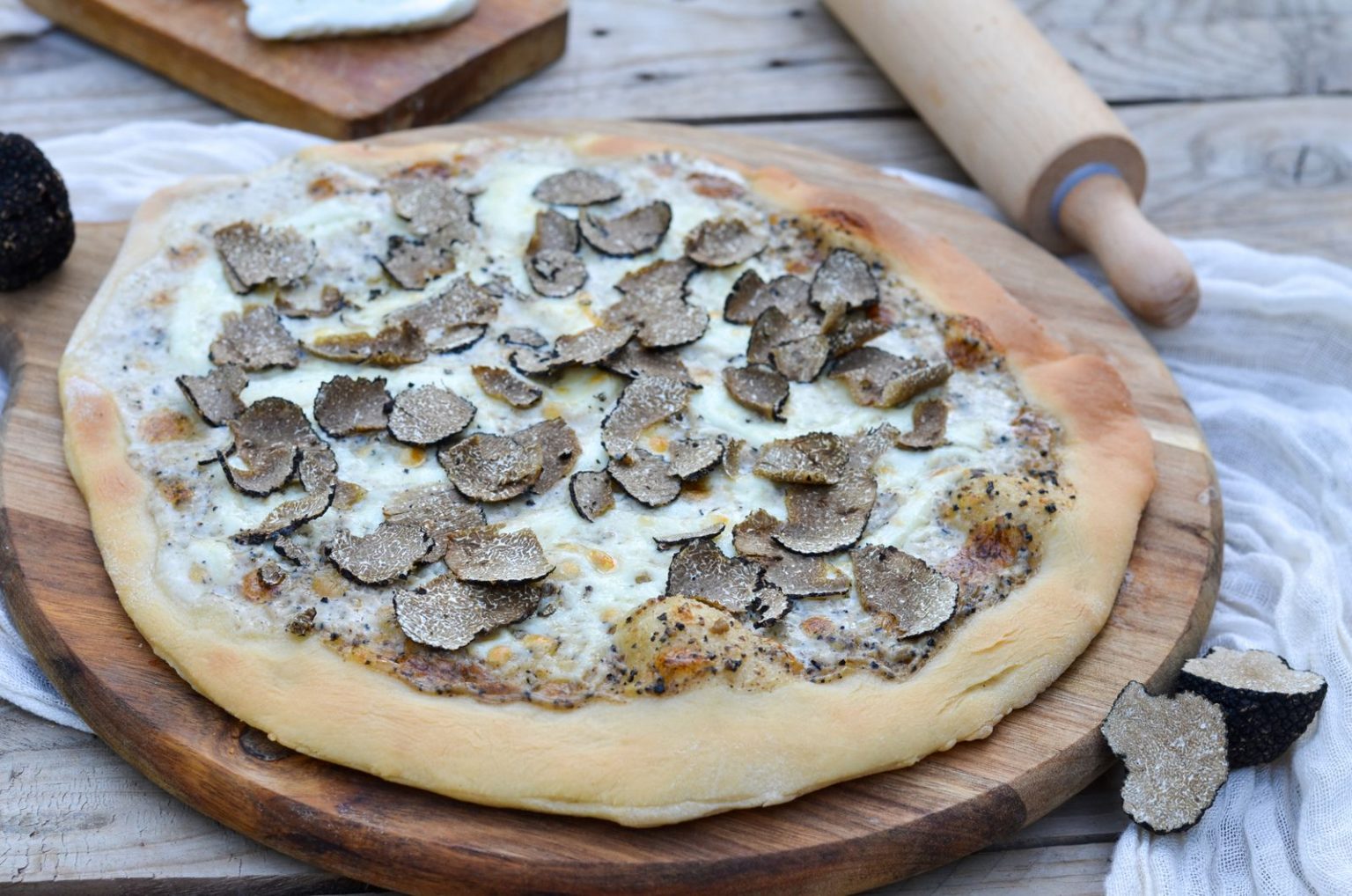 Pizza à la truffe d'été