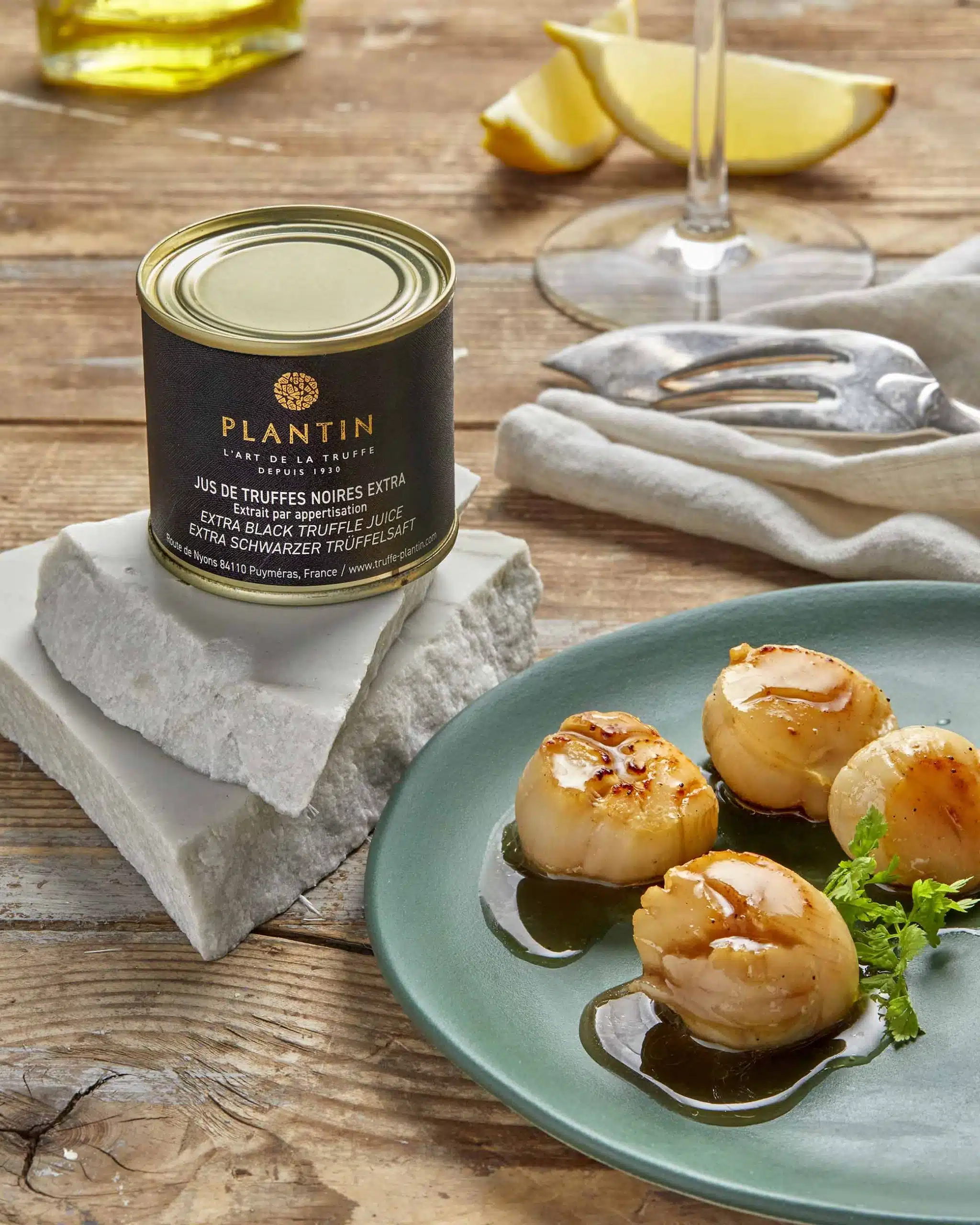 Saint-Jacques truffe noire Plantin marinées au jus de truffe
