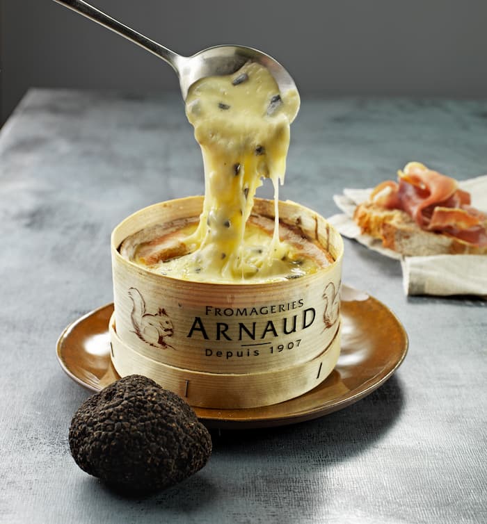 mont d'or à la truffe noire